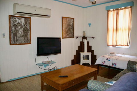 Samford Cottage - Hervey Bay Accommodation 2