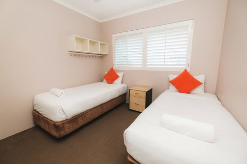 Sanctuary Lake Apartments - Hervey Bay Accommodation 2