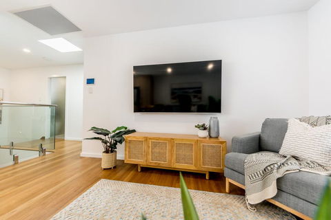 Sandcastle, 26a Winsor Street - Hervey Bay Accommodation 2