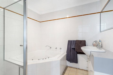 Sandcastles, 1/8 Ala Moana Way - Hervey Bay Accommodation 3