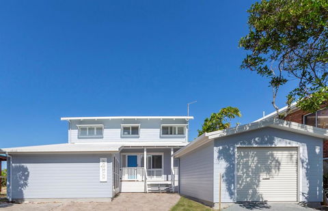 Sandpiper Beach Front House - Tourism Hervey Bay 0