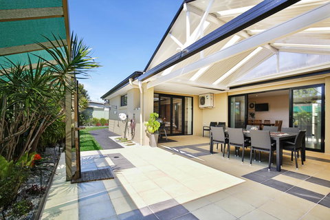 Sandy Bottom - Pet Friendly - 3 Min Walk To Beach - Tourism Hervey Bay 0