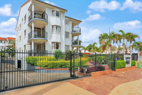 Santalina Beach Gem - Hervey Bay Accommodation 0