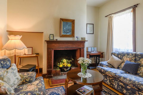 Sargeants & Armoury Cottages 1823 - Hervey Bay Accommodation 0