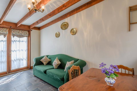 Sargeants & Armoury Cottages 1823 - Hervey Bay Accommodation 3