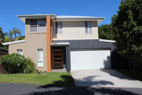 Sawtell Swells - Tourism Hervey Bay 0