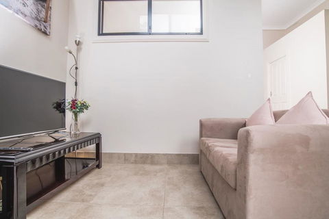 Scenic Illawong Riverside Getaway 1bed1bath Unit - Hervey Bay Accommodation 2