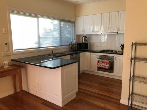 Seagrape Cottage - Tourism Hervey Bay 3