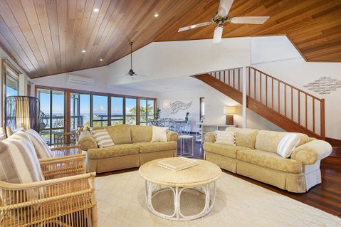 Seascape @ 19 Pindari - Privacy, Space, Views - Hervey Bay Accommodation 3