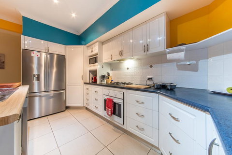 Seaside Hideaway- Hideaway Bay - Hervey Bay Accommodation 2