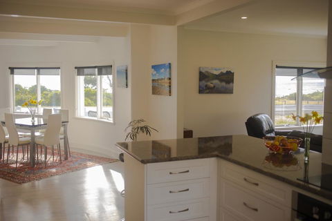 Seaside Retreat - Tourism Hervey Bay 2