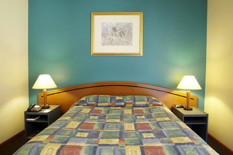 Seasons Hotel Newman - Hervey Bay Accommodation 2