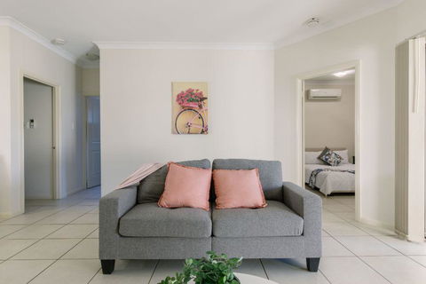 Secure 2 Bed Unit In Gray - Close Palmerston City - Hervey Bay Accommodation 3