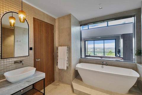 Sequoia Lodge - Tourism Hervey Bay 0