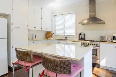 Serenity: Halls Gap - Hervey Bay Accommodation 2