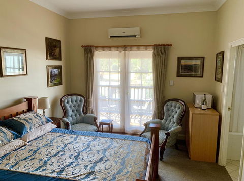 Settlers Hotel York - Hervey Bay Accommodation 0