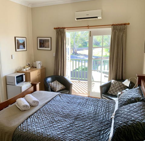 Settlers Hotel York - Hervey Bay Accommodation 1