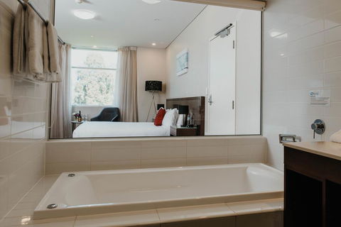 Sfera's Park Suites & Convention Centre - Tourism Hervey Bay 1