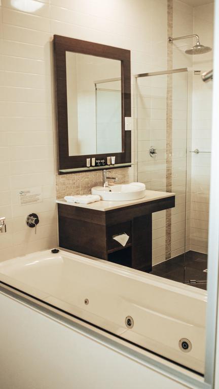 Sfera's Park Suites & Convention Centre - Tourism Hervey Bay 3