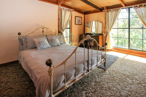 Shady Creek Eco Cabin, Peaceful Country Getaway - Tourism Hervey Bay 0