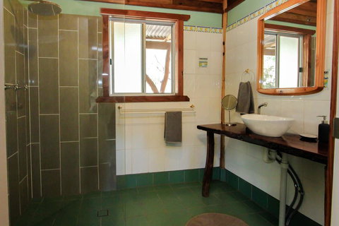 Shady Creek Eco Cabin, Peaceful Country Getaway - Tourism Hervey Bay 3