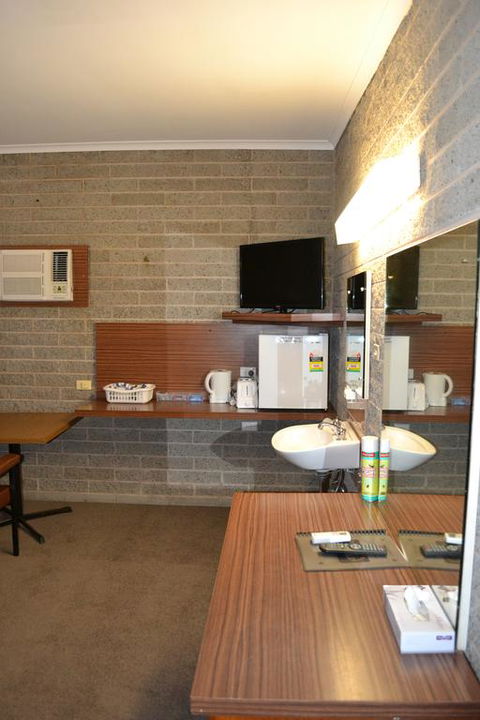 Shamrock Hotel Motel Balranald - Hervey Bay Accommodation 1