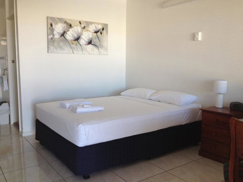 Shell Motel (Pearly Shell Motel) - Tourism Hervey Bay 2