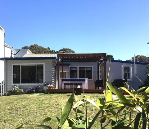 Shellharbour Beach Cottage - Walk Onto Patrolled Beach With Flags In Summer - Tourism Hervey Bay 1