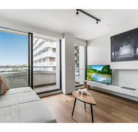 Shop Til You Drop At Sleek Unit In Hip Area - Hervey Bay Accommodation