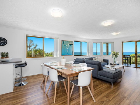 Shoreline Six With Ocean Views To See The Whales - Hervey Bay Accommodation 3