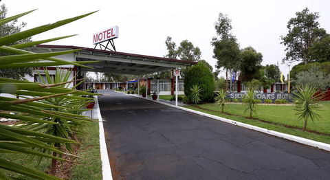 Silver Oaks Motel - Tourism Hervey Bay 0