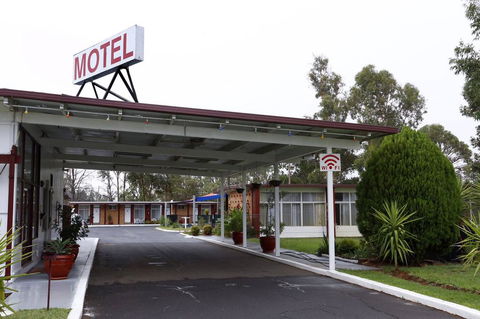 Silver Oaks Motel - Tourism Hervey Bay 1