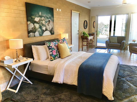 SilverWaters Waterfront Accommodation - Hervey Bay Accommodation 0