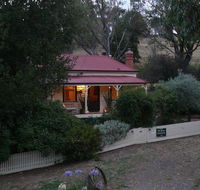 Sinnamons Cottage - Hervey Bay Accommodation