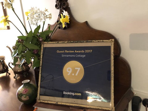 Sinnamons Cottage - Hervey Bay Accommodation 1