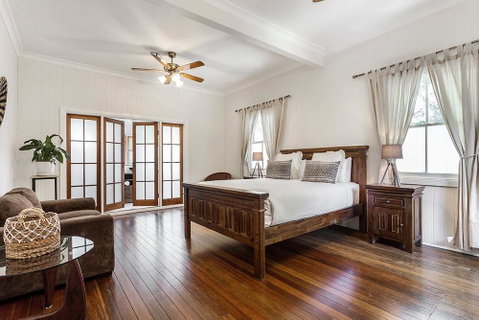 Skye Lodge Byron Bay - Walk To Town In 5 Minutes! - Hervey Bay Accommodation 1