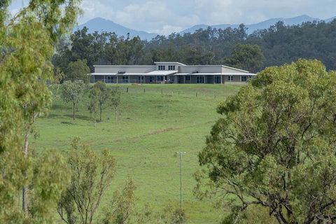 Skyline Farm House - Hervey Bay Accommodation 1