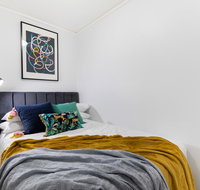 Sleek modern apartment close to everything - Hervey Bay Accommodation
