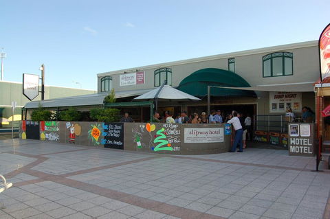 Slipway Hotel Motel - Hervey Bay Accommodation 0