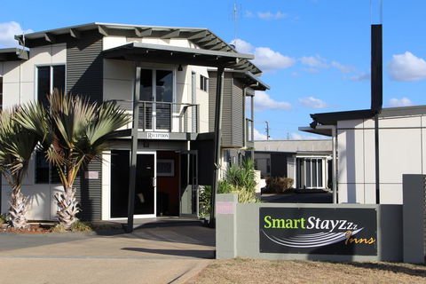 Smart Stayzzz Inns - Hervey Bay Accommodation 0