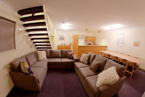 Snow Ski Apartments 38 - Tourism Hervey Bay 2
