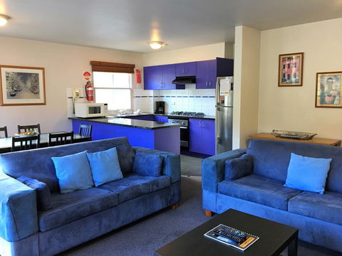 Snowman 6 - Hervey Bay Accommodation 1