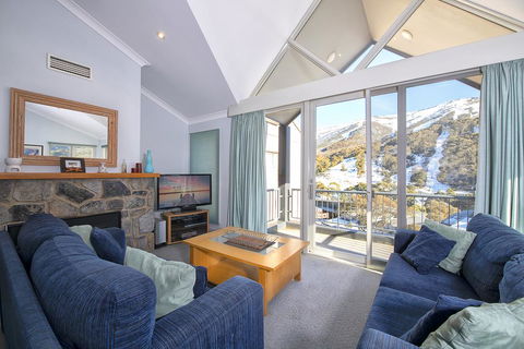 Snowman 8 - Hervey Bay Accommodation 0