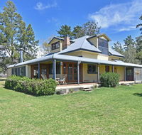 Soldiers Cottage picturebook vineyard home - Hervey Bay Accommodation
