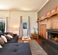 Somerville Wines Farmstay in Broke super cute house on working farm. Walk for miles. - Hervey Bay Accommodation