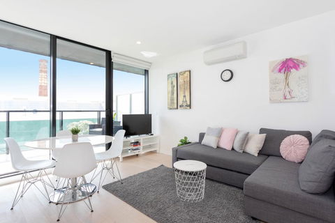 South Yarra City View Apartment With Car Park, Amazon Alexa, Spotify, Netflix, And WiFi - Hervey Bay Accommodation 1