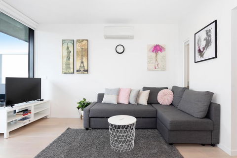 South Yarra City View Apartment With Car Park, Amazon Alexa, Spotify, Netflix, And WiFi - Hervey Bay Accommodation 2