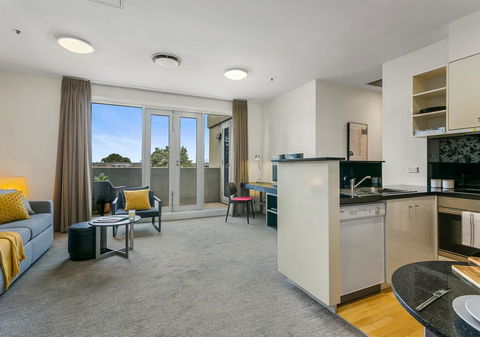 South Yarra Delight - Car Park, Wifi And Swimming Pool - Hervey Bay Accommodation 2