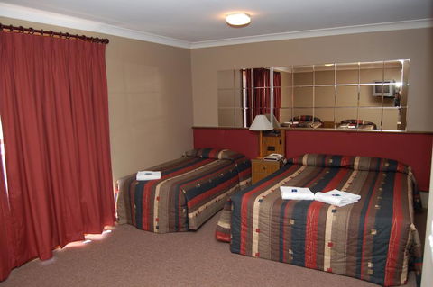 Southern Cross Motor Inn & Tourist Park - Tourism Hervey Bay 1