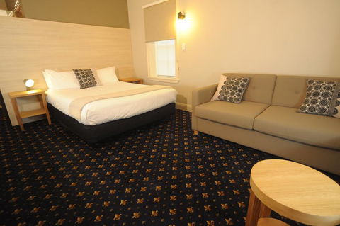 Sovereign Hill Hotel - Hervey Bay Accommodation 2